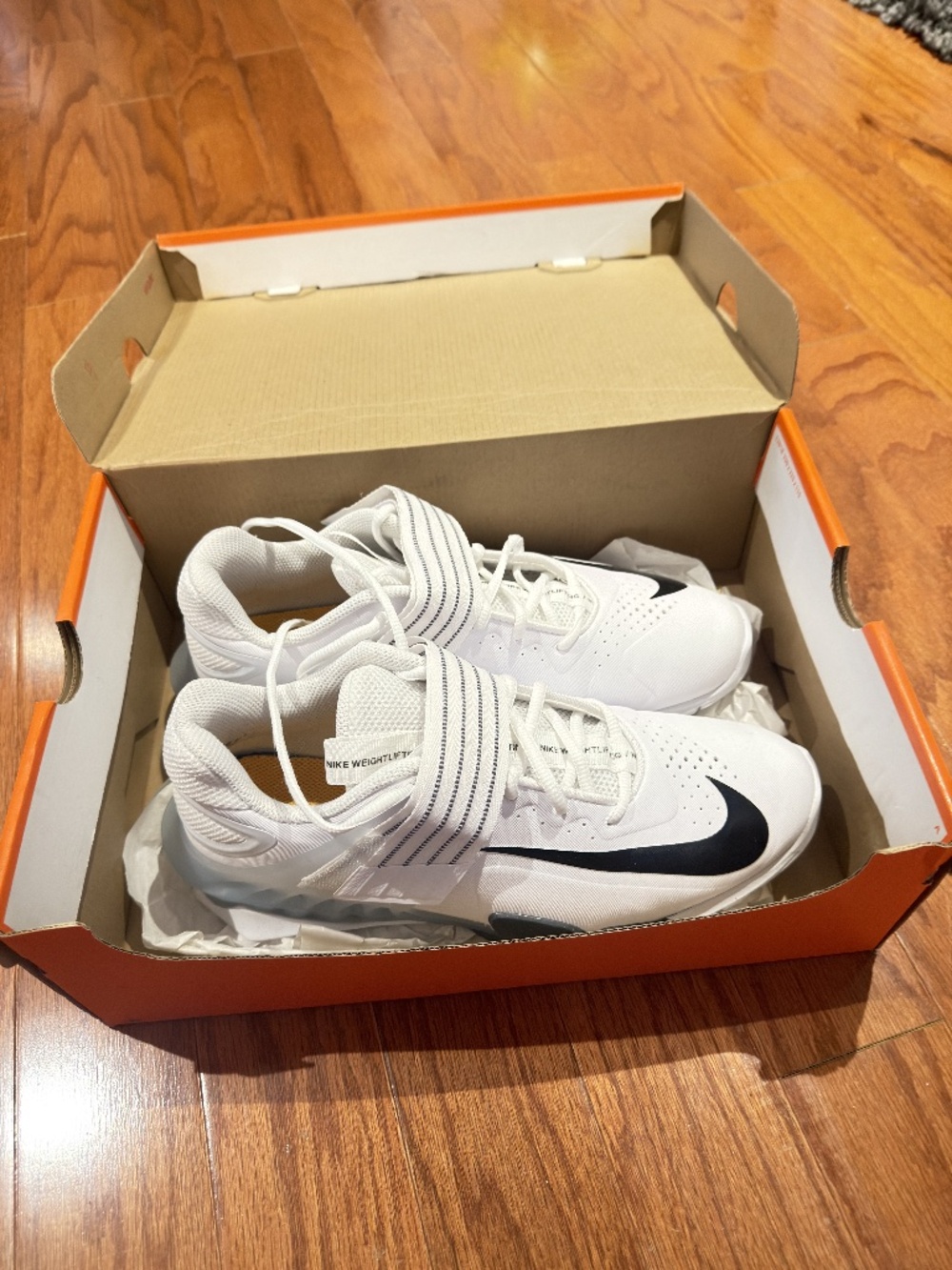 Men’s NIKE Savaleos Like New 8.5.